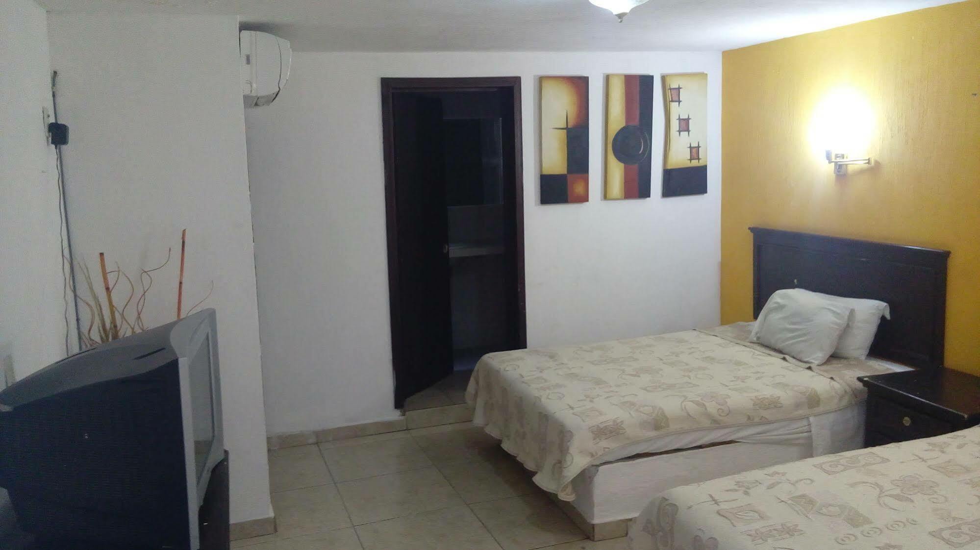 Hotel Nuevo Vallarta サポパン エクステリア 写真